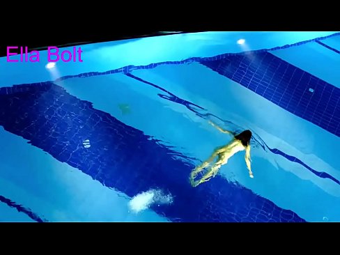 ❤️ No puedo dejar de mirar, joven rubia pillada nadando desnuda en la piscina del complejo ELLA BOLT ❤❌ Video de porno en es.loanworld.top ❌️